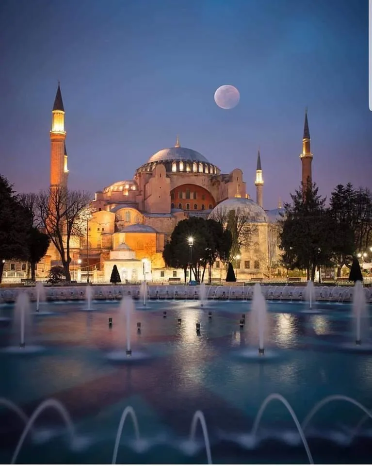 Berrak havuz sauna — Yüzme Havuzları, Bağcılar · fotoğraf 1