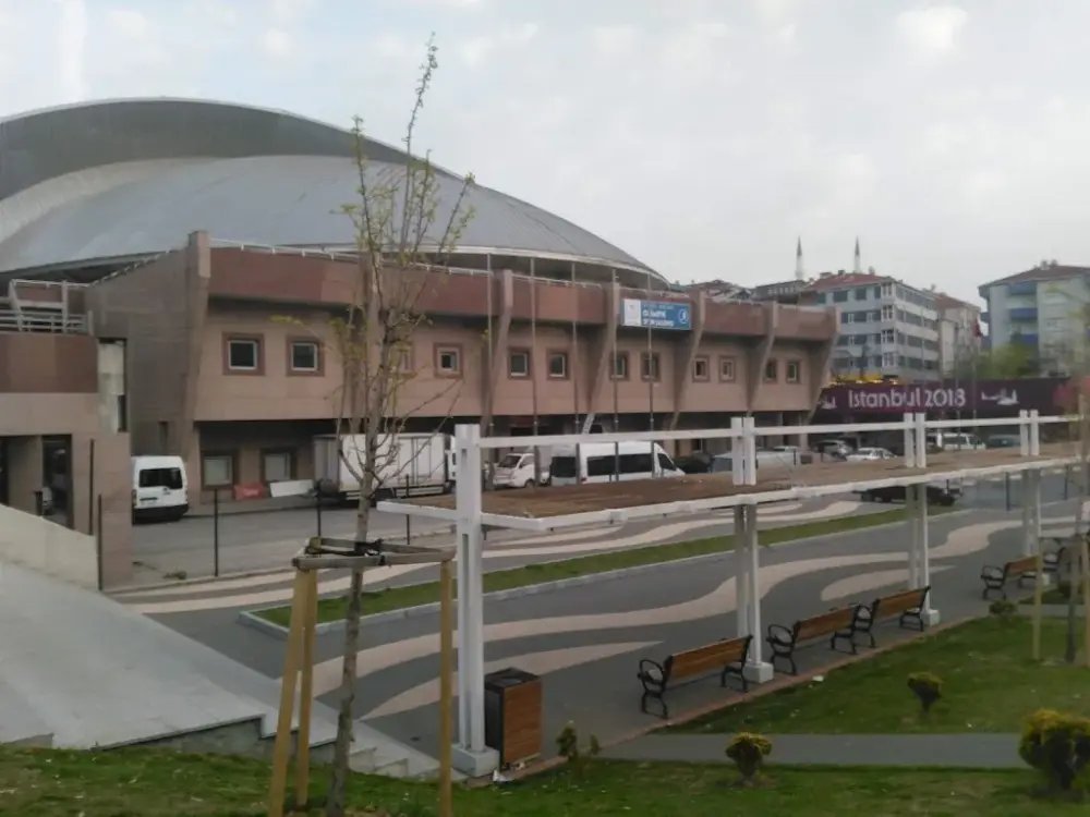 BAĞCILAR GENÇLİK VE SPOR İLÇE MÜDÜRLÜĞÜ OLİMPİK SPOR SALONU — Yüzme Havuzları, Bağcılar · fotoğraf 4