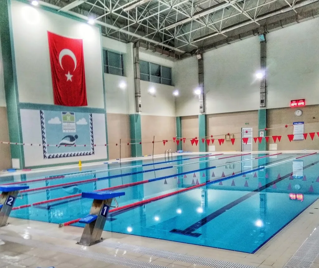Siyavuşpaşa Kültür ve Spor Kompleksi — Yüzme Havuzları, Bahçelievler · fotoğraf 1
