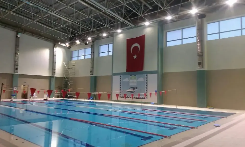 Siyavuşpaşa Kültür ve Spor Kompleksi — Yüzme Havuzları, Bahçelievler · fotoğraf 3