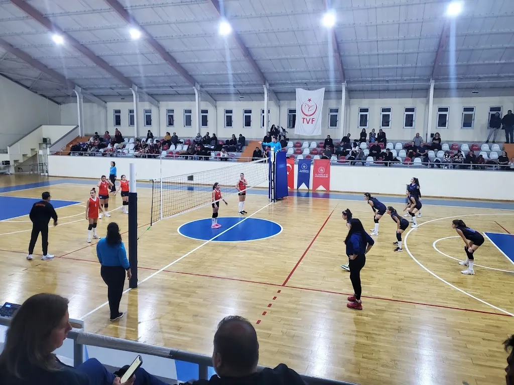 Bahçelievler Engelliler Spor Salonu — Yüzme Havuzları, Bahçelievler · fotoğraf 1
