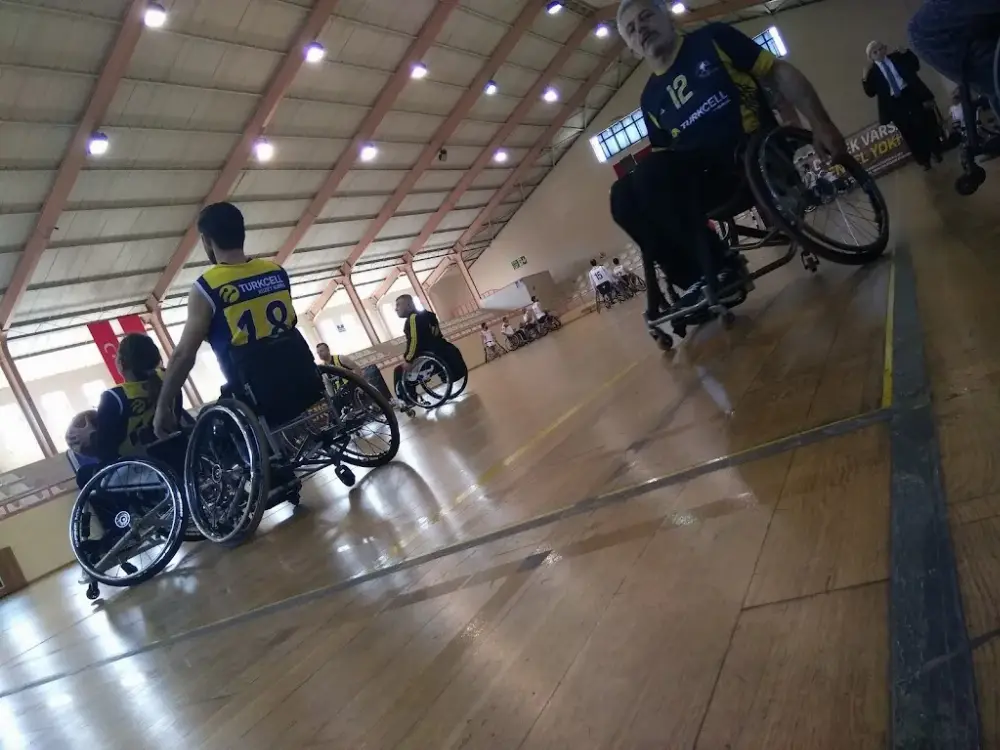 Bahçelievler Engelliler Spor Salonu — Yüzme Havuzları, Bahçelievler · fotoğraf 4