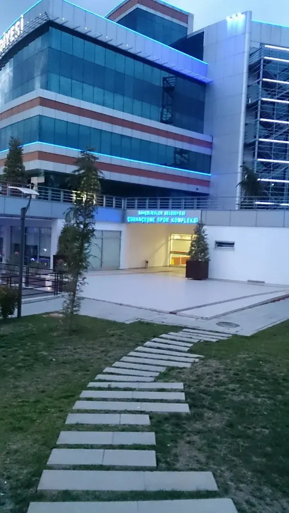 Çobançeşme Spor Kompleksi — Yüzme Havuzları, Bahçelievler · fotoğraf 3
