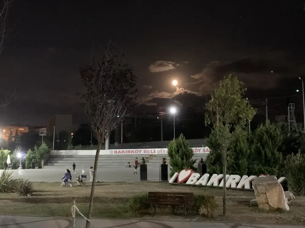 Bakırköy Sanatçılar Parkı ve Spor Kompleksi — Yüzme Havuzları, Bakırköy · fotoğraf 2