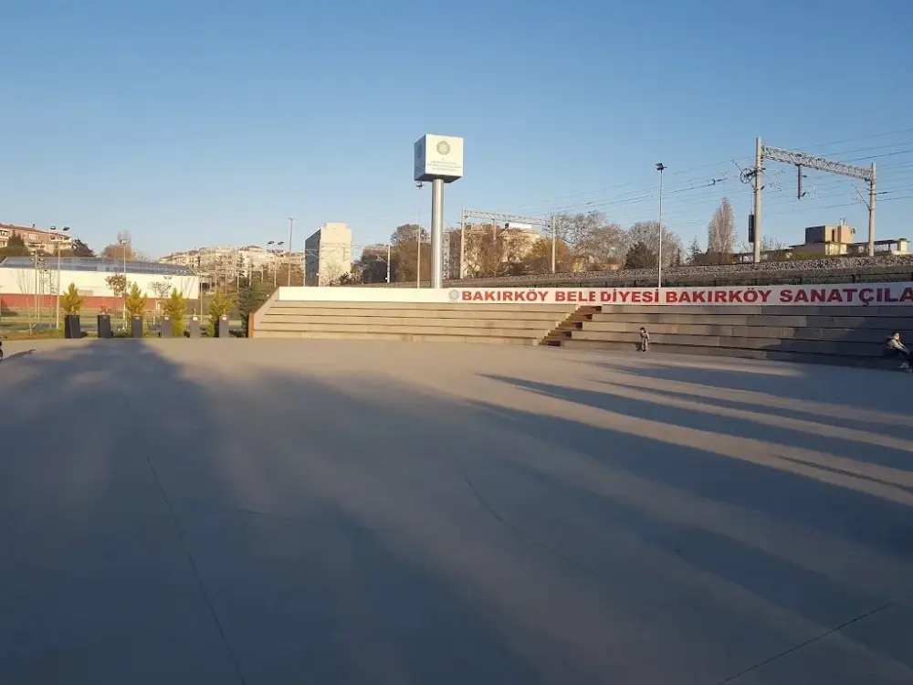 Bakırköy Sanatçılar Parkı ve Spor Kompleksi — Yüzme Havuzları, Bakırköy · fotoğraf 3