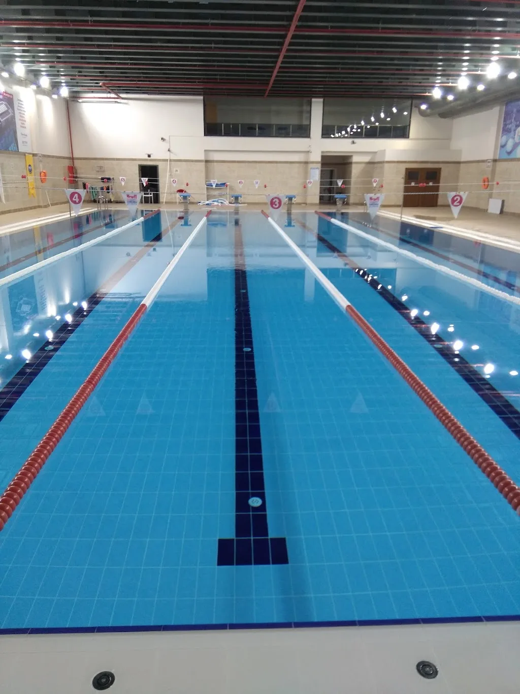 Zeytinburnu Beştelsiz Yarı Olimpik Yüzme Havuzu — Yüzme Havuzları, Zeytinburnu · fotoğraf 1