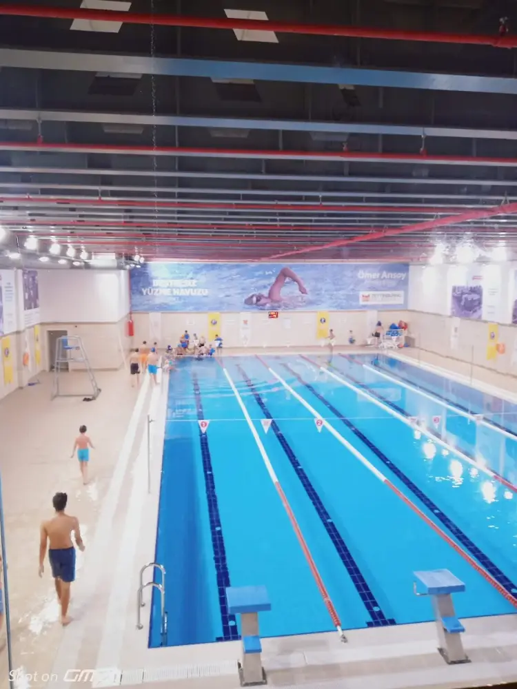 Zeytinburnu Beştelsiz Yarı Olimpik Yüzme Havuzu — Yüzme Havuzları, Zeytinburnu · fotoğraf 3