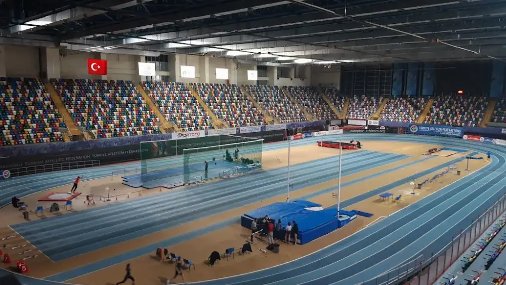 Türkiye Atletizm Federasyonu Atletizm Salonu — Yüzme Havuzları, Bakırköy · fotoğraf 2