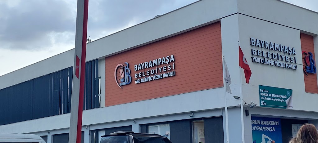 Bayrampaşa Belediyesi Yüzme Havuzu