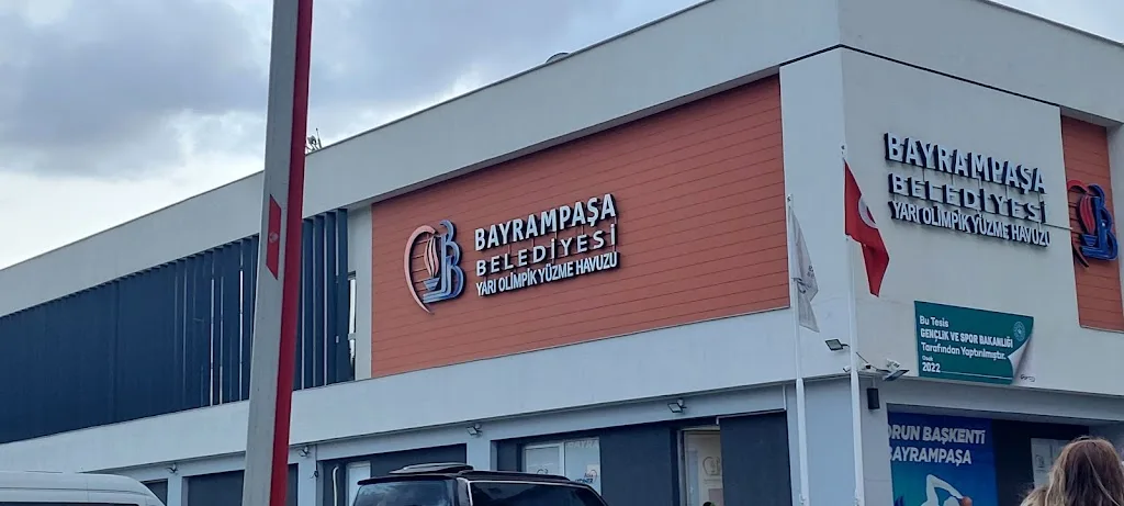 Bayrampaşa Belediyesi Yüzme Havuzu