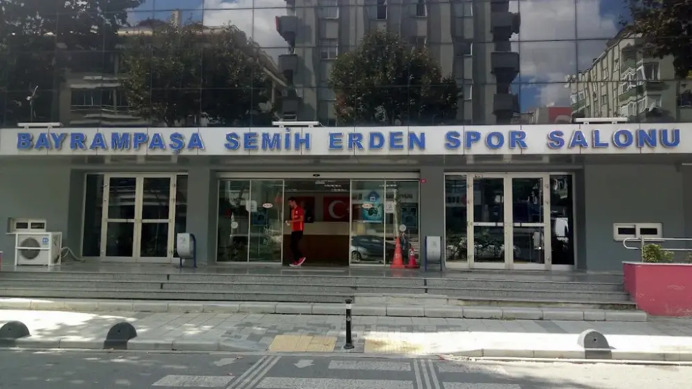 Semih Erden Spor Salonu — Yüzme Havuzları, Bayrampaşa · fotoğraf 2