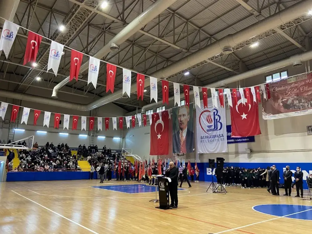 Semih Erden Spor Salonu — Yüzme Havuzları, Bayrampaşa · fotoğraf 3