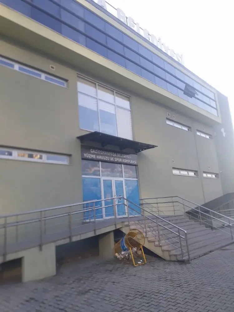 Gaziosmanpaşa Belediyesi Yüzme Havuzu ve Spor Komleksi — Yüzme Havuzları, Gaziosmanpaşa · fotoğraf 2