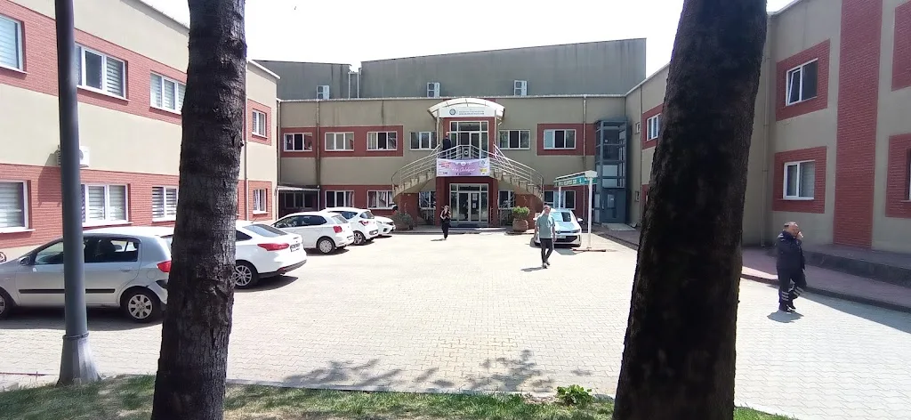 Marmara Üniversitesi Beden Eğitimi ve Spor Yüksek Okulu Yüzme Havuzu — Yüzme Havuzları, Beykoz · fotoğraf 1