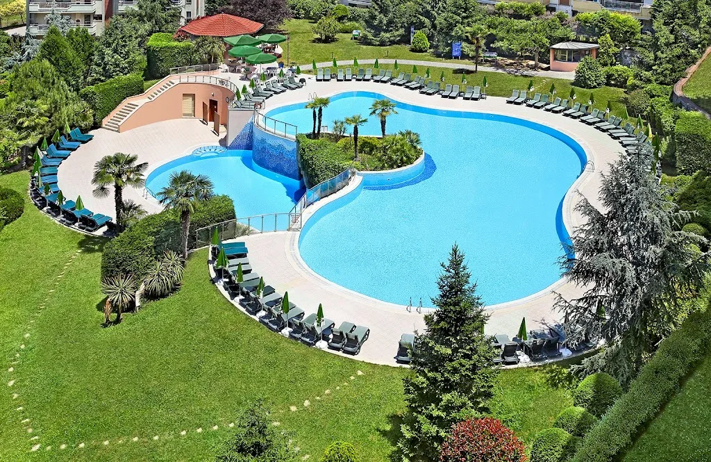 Coliseum Sarıyer Açık Havuz — Yüzme Havuzları, Sarıyer · fotoğraf 1