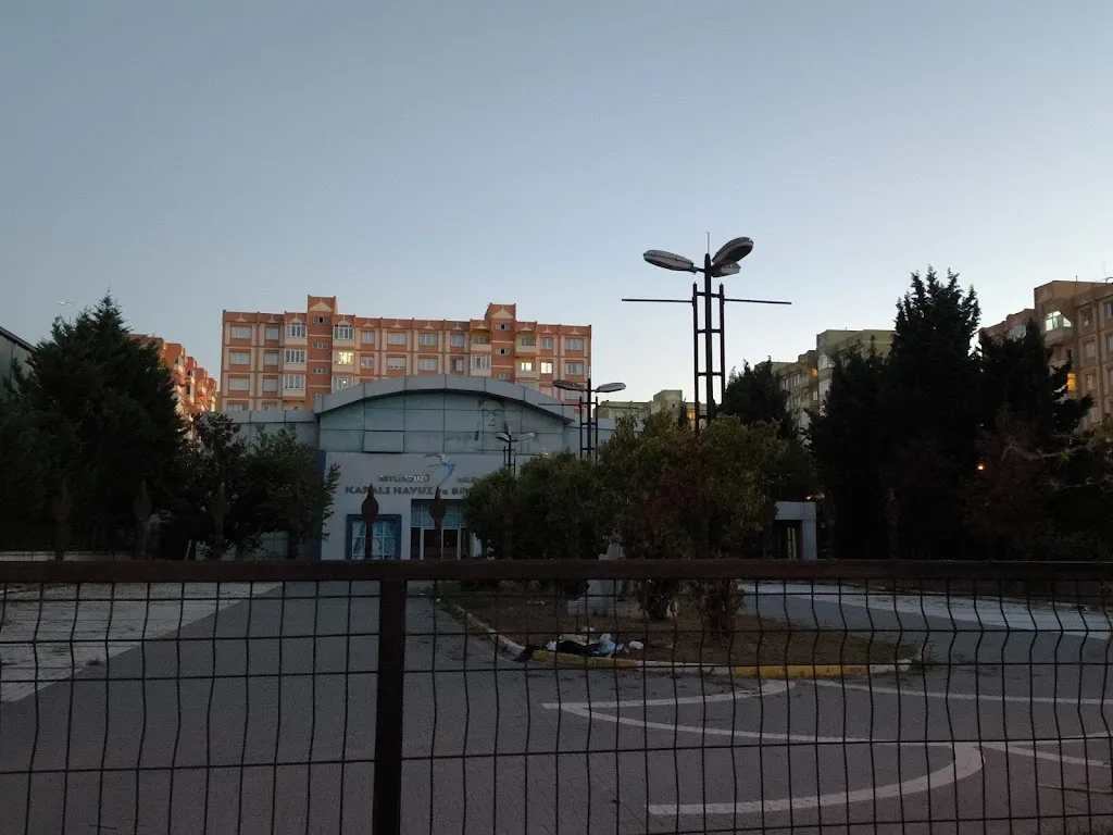 Kavaklı Belediye Kapalı Yüzme Havuzu — Yüzme Havuzları, Beylikdüzü · fotoğraf 1