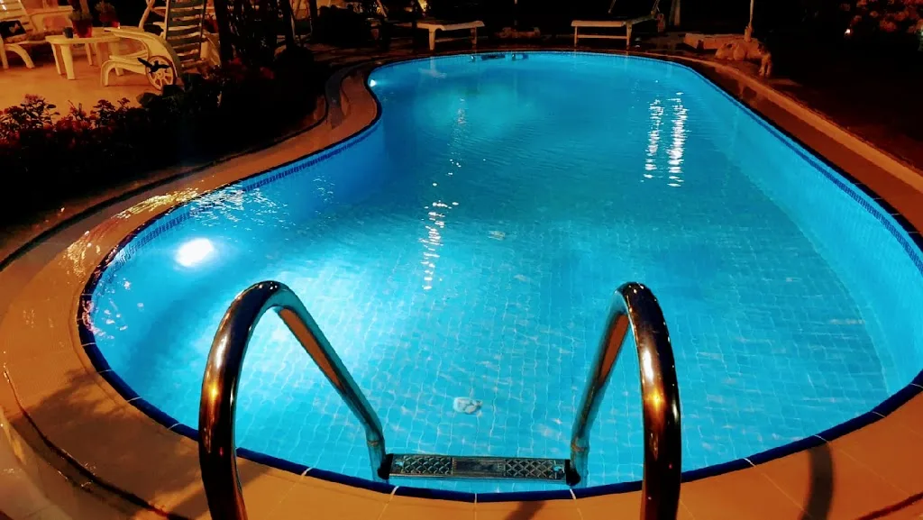 AKPINAR HAVUZ — Yüzme Havuzları, Esenyurt · fotoğraf 1