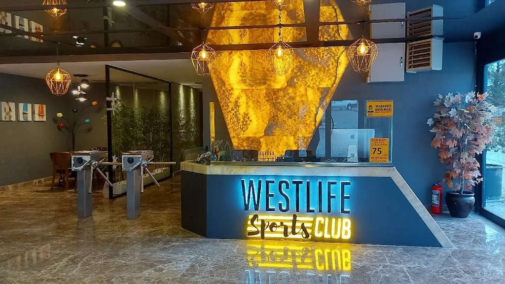 West Life Sports Club — Yüzme Havuzları, Beylikdüzü · fotoğraf 1