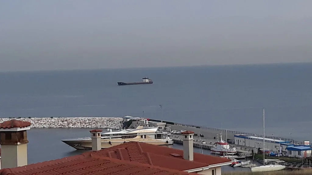 Yakamoz Villaları - 1.Havuz — Yüzme Havuzları, Beylikdüzü · fotoğraf 1