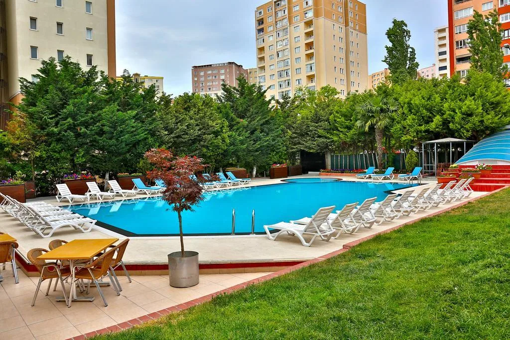 Gardan Hotel Beylikdüzü — Yüzme Havuzları, Beylikdüzü · fotoğraf 1