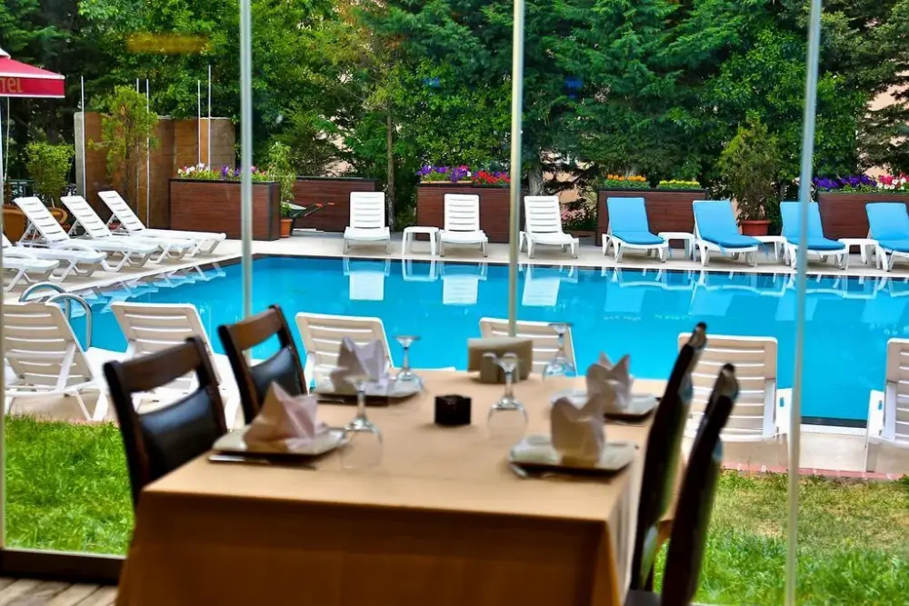Gardan Hotel Beylikdüzü — Yüzme Havuzları, Beylikdüzü · fotoğraf 3