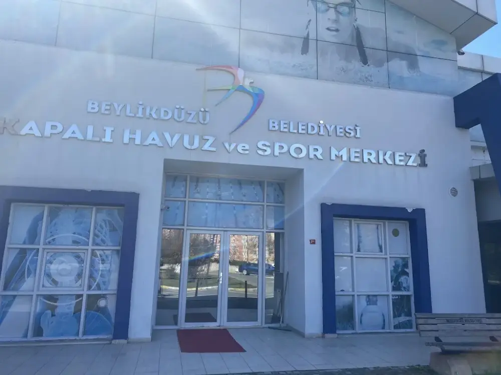 Beylikdüzü Kapalı Havuz ve Spor Merkezi — Yüzme Havuzları, Beylikdüzü · fotoğraf 3