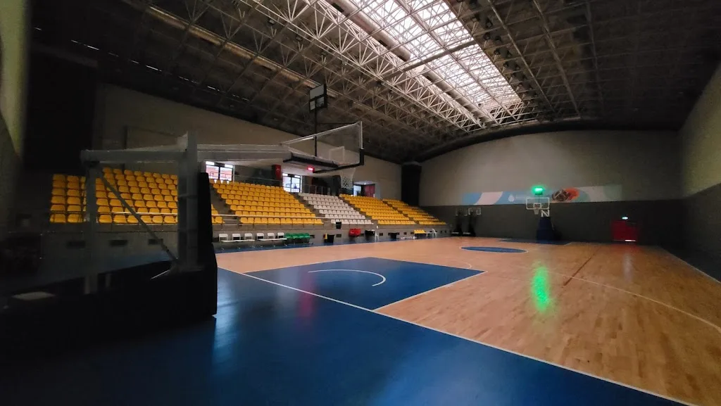 İBB Beyoğlu Spor Kompleksi — Yüzme Havuzları, Beyoğlu · fotoğraf 1