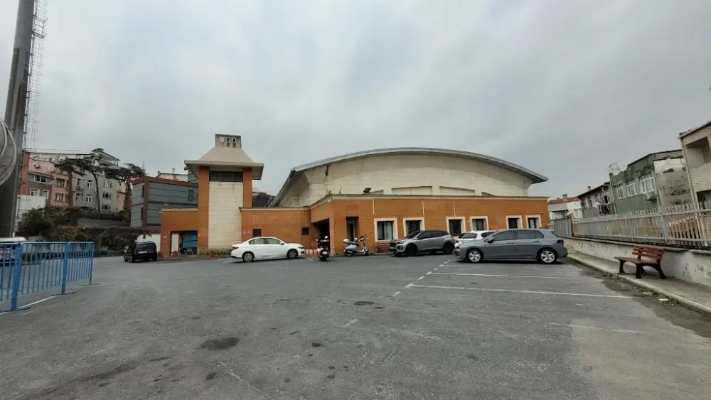 İBB Beyoğlu Spor Kompleksi — Yüzme Havuzları, Beyoğlu · fotoğraf 2