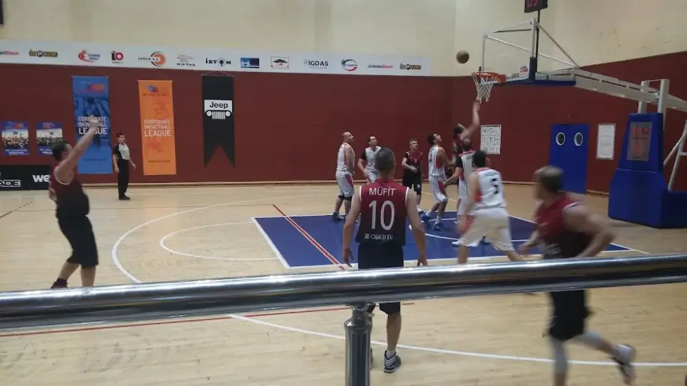 İBB Beyoğlu Spor Kompleksi — Yüzme Havuzları, Beyoğlu · fotoğraf 3