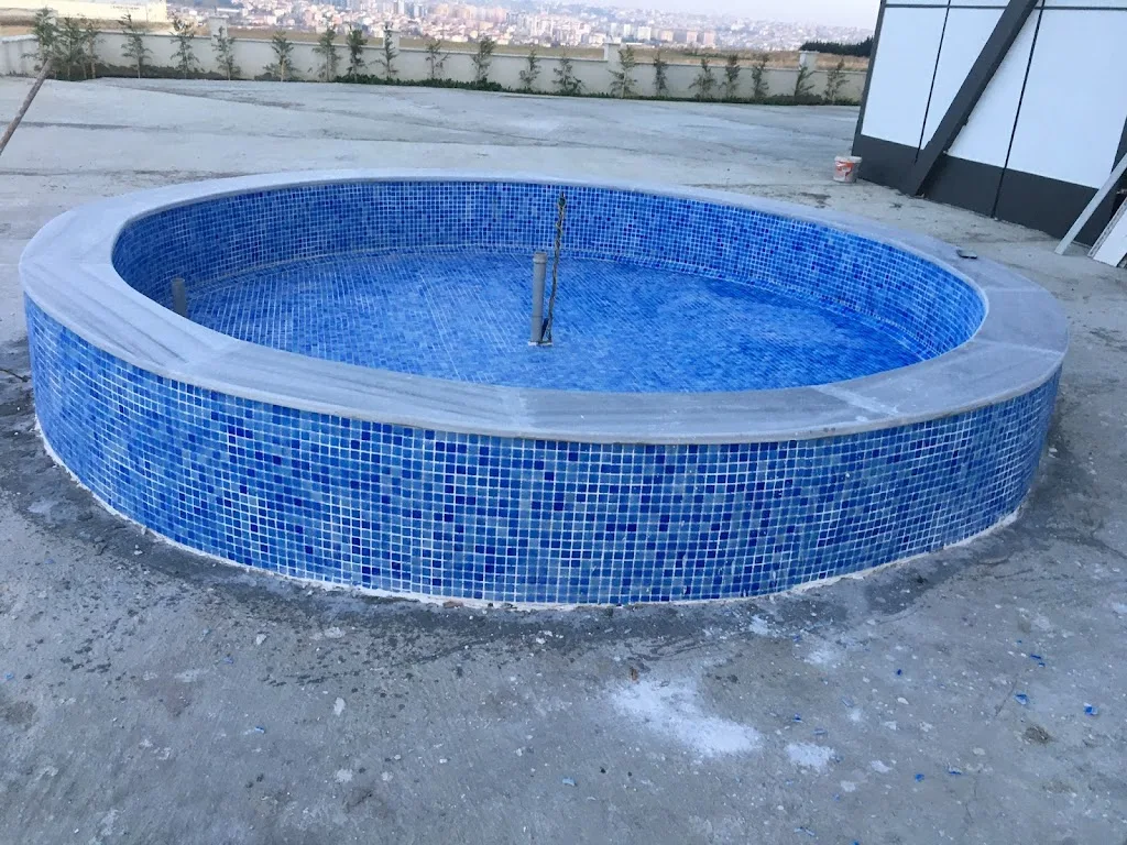 Silivri Yüksel Havuz Yapımı Bakım ve Tamirat — Yüzme Havuzları, Silivri · fotoğraf 1