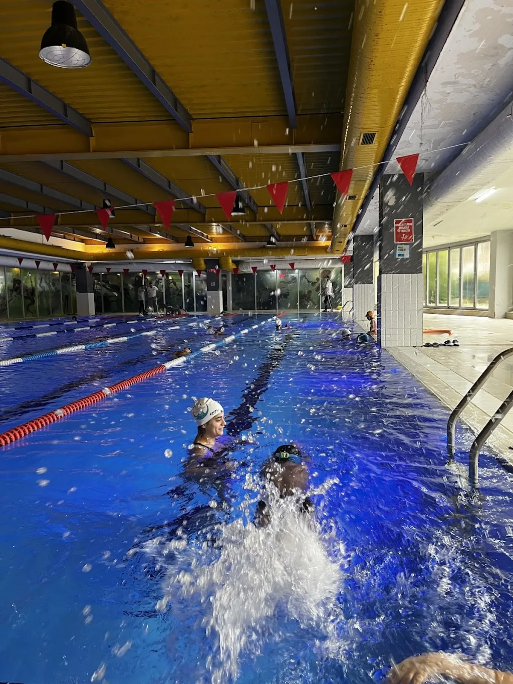 çekmeköy yüzme kulübü — Yüzme Havuzları, Çekmeköy · fotoğraf 1