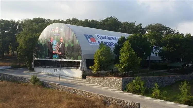 Dr. Mimar Kadir Topbaş Spor Kompleksi — Yüzme Havuzları, Çekmeköy · fotoğraf 3
