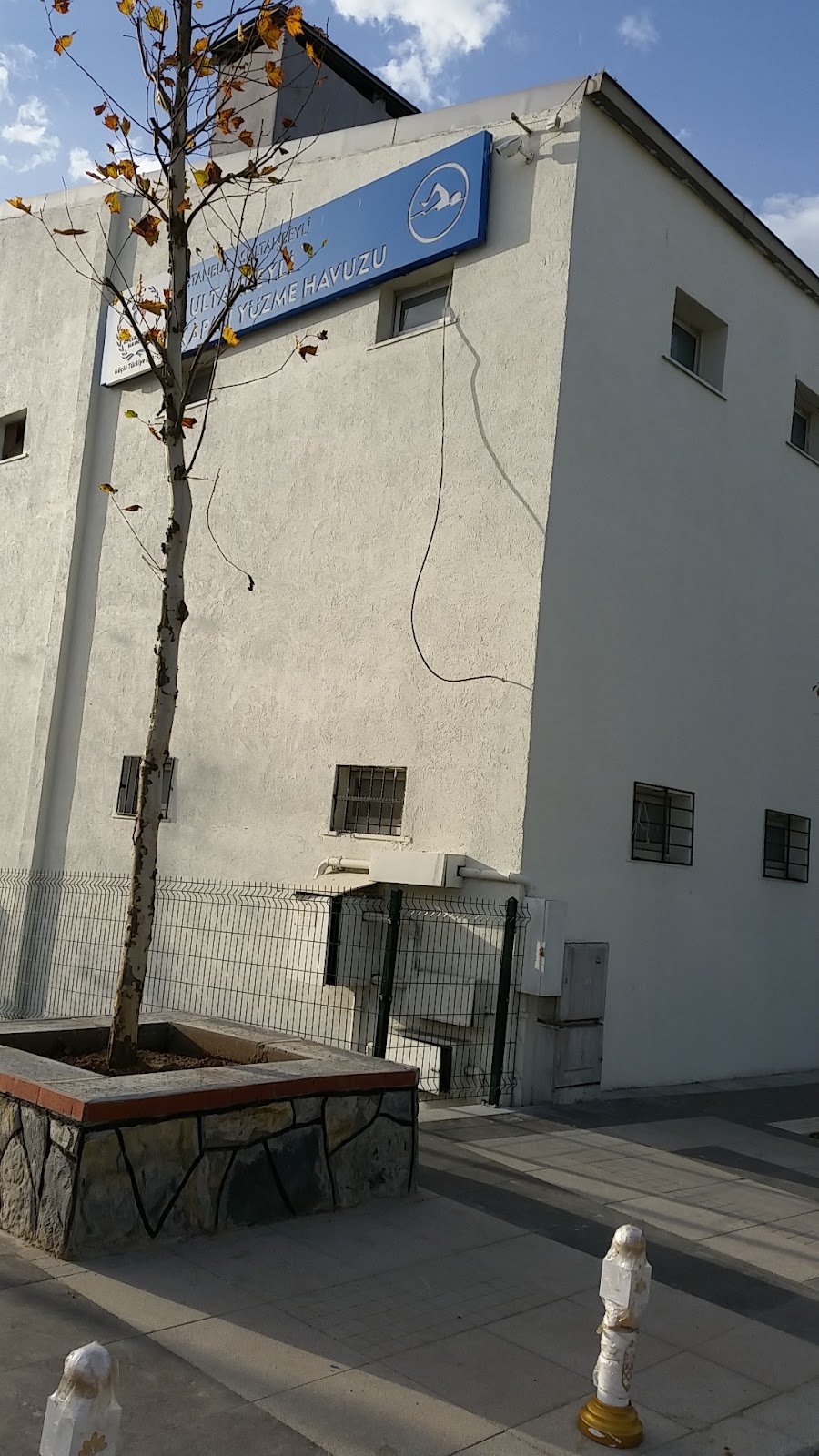 Sultanbeyli Kapalı Yüzme Havuzu