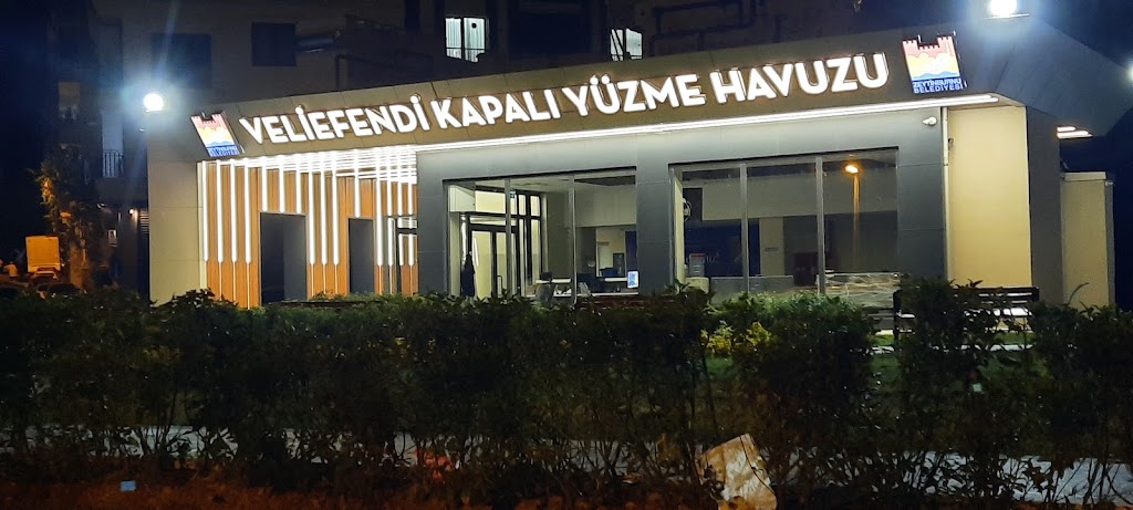 Veliefendi kapalı yüzme havuzu