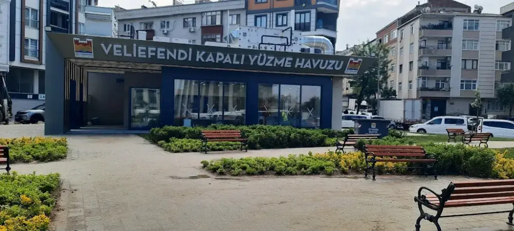 Veliefendi kapalı yüzme havuzu — Yüzme Havuzları, Zeytinburnu · fotoğraf 2