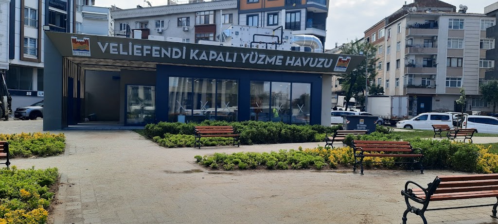 Veliefendi kapalı yüzme havuzu