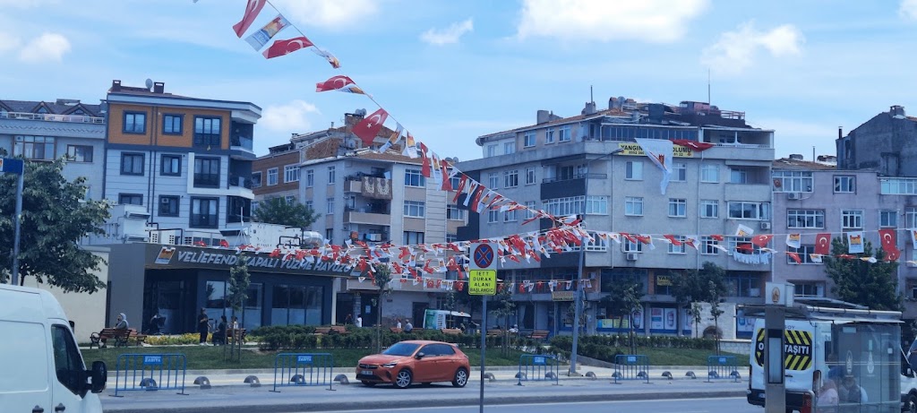 Veliefendi kapalı yüzme havuzu