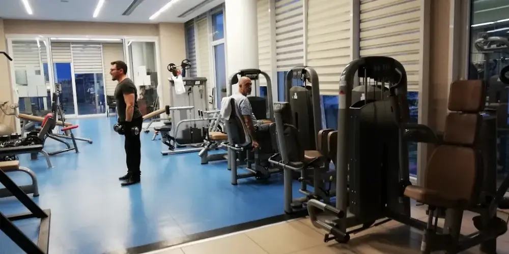Esenyurt Belediyesi Gürbüz Süleymanoğlu Spor Merkezi — Yüzme Havuzları, Esenyurt · fotoğraf 3