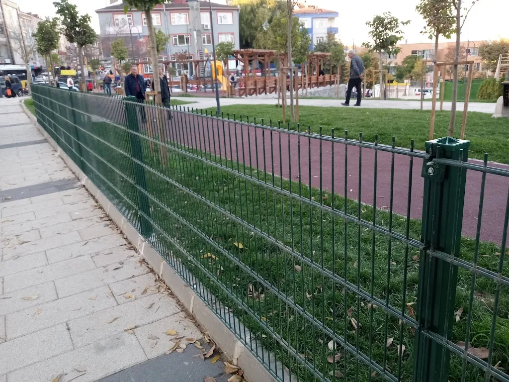 Akşemsettin Kapalı Yüzme Havuzu — Yüzme Havuzları, Eyüpsultan · fotoğraf 1