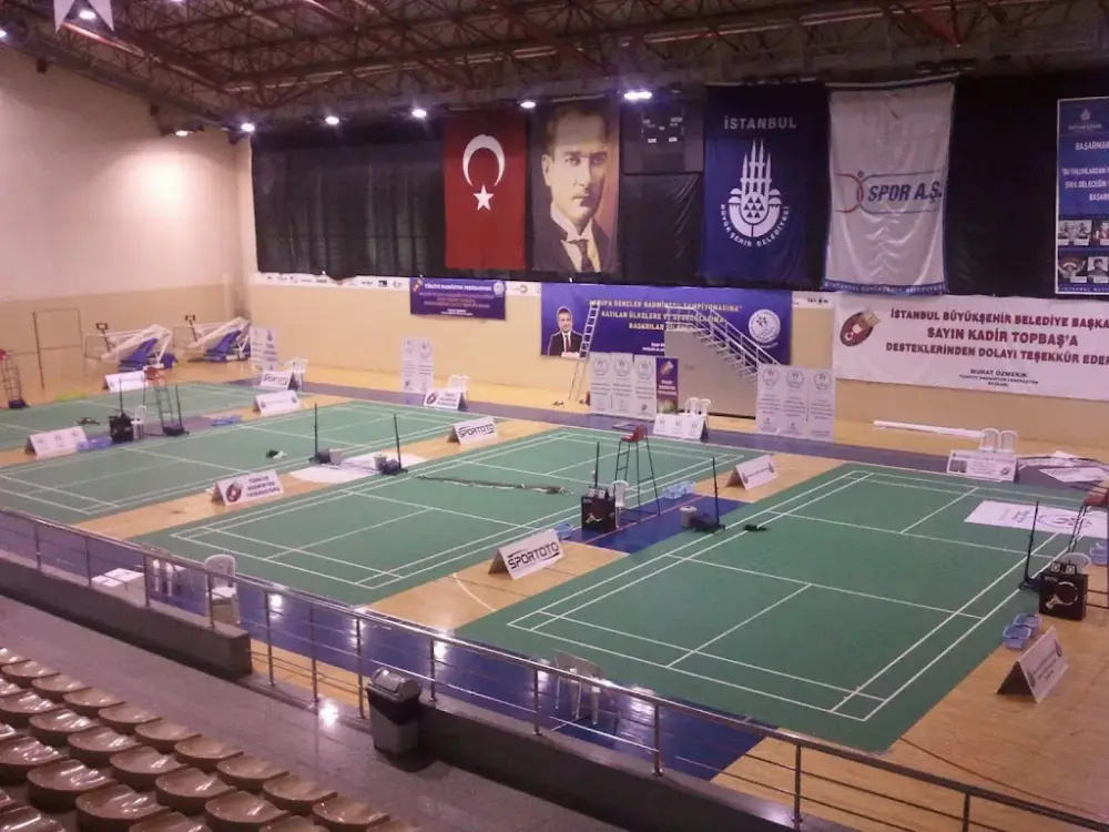 İBB Fatih Spor Kompleksi — Yüzme Havuzları, Fatih · fotoğraf 2