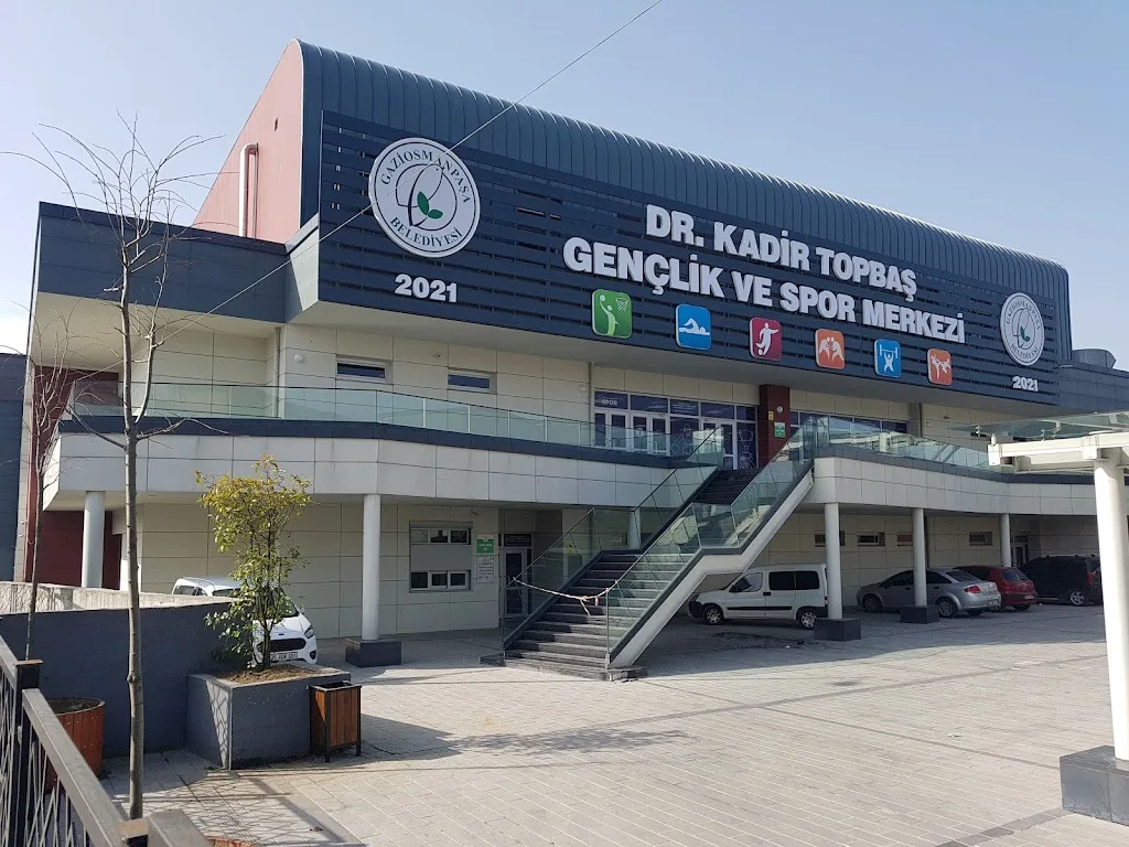 Dr. Kadir Topbaş Gençlik ve Spor Merkezî — Yüzme Havuzları, Gaziosmanpaşa · fotoğraf 1