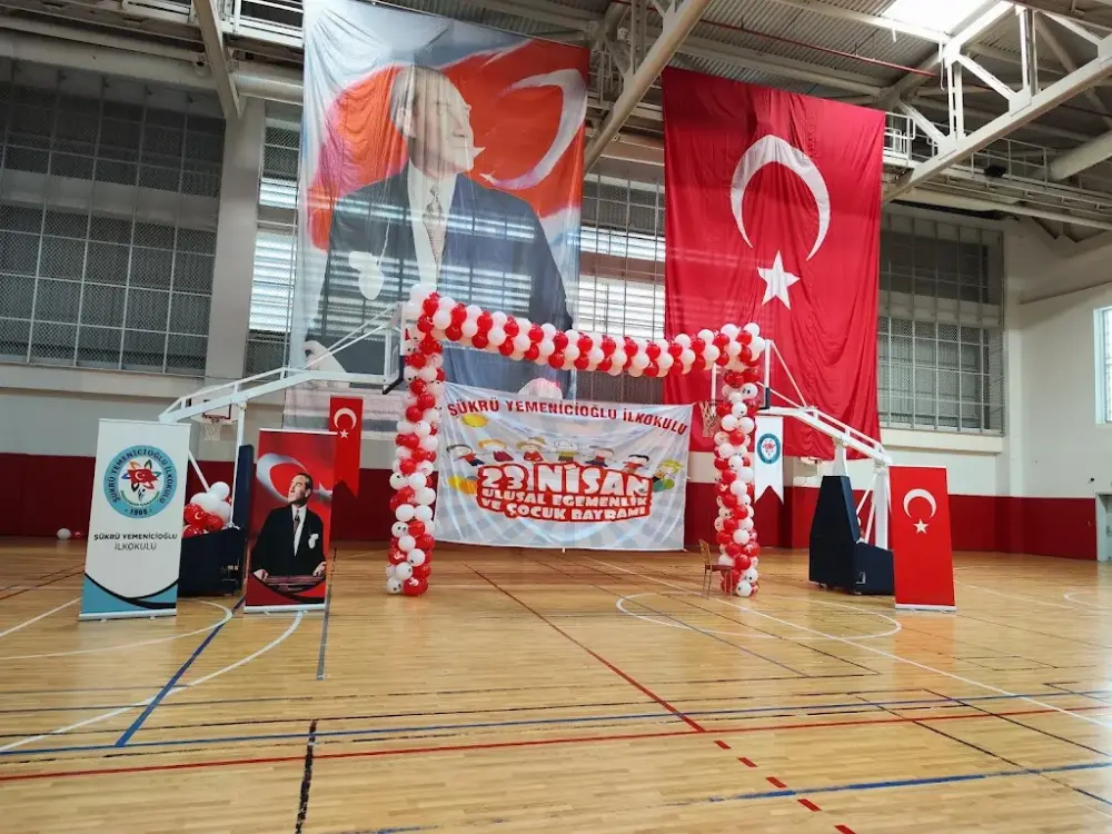 Dr. Kadir Topbaş Gençlik ve Spor Merkezî — Yüzme Havuzları, Gaziosmanpaşa · fotoğraf 4