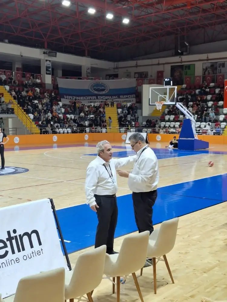 Güngören Belediyesi Spor Kompleksi — Yüzme Havuzları, Güngören · fotoğraf 2