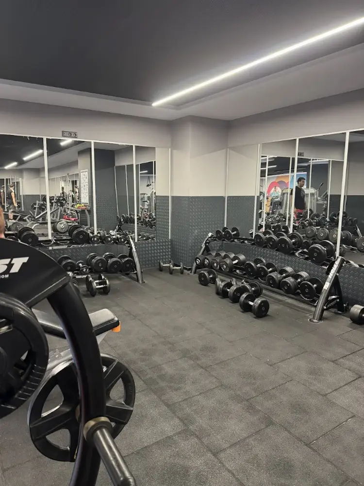 Güngören Spor Eğitim Merkezi — Yüzme Havuzları, Güngören · fotoğraf 4