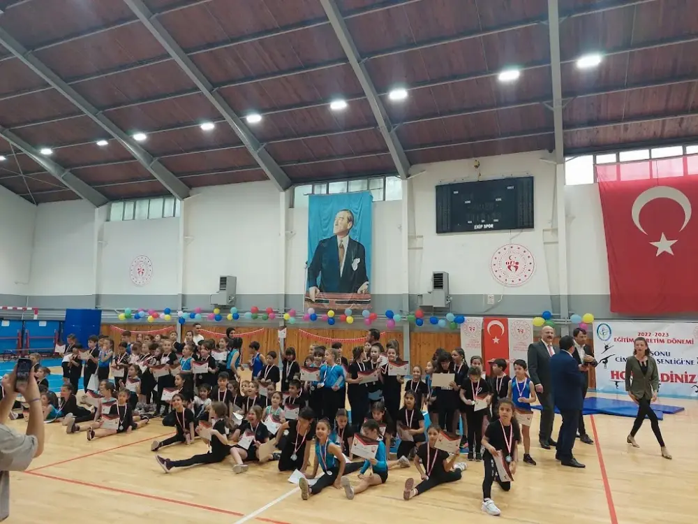 Tozkoparan Spor Salonu — Yüzme Havuzları, Güngören · fotoğraf 2