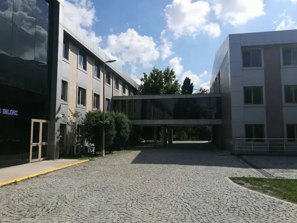 Yıldız Teknik Üniversitesi Spor Salonu — Yüzme Havuzları, Güngören · fotoğraf 3