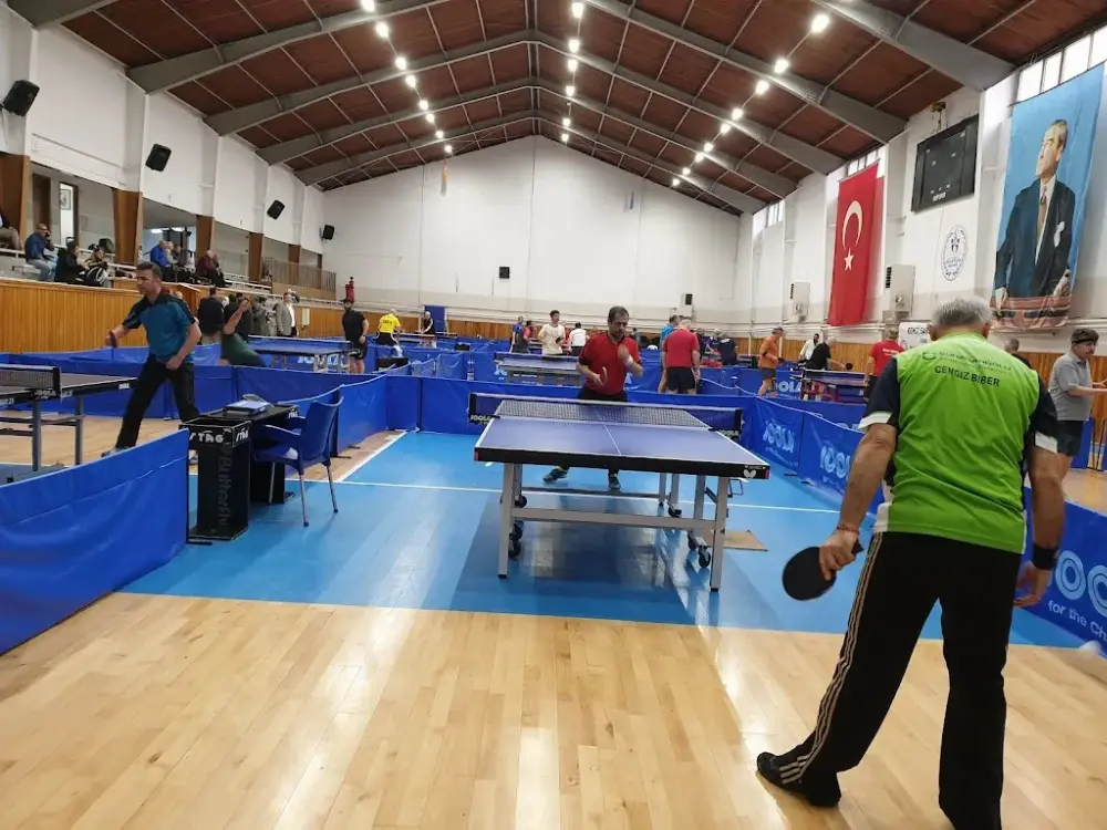 Tozpokaran Kapalı Spor Salonu — Yüzme Havuzları, Güngören · fotoğraf 3