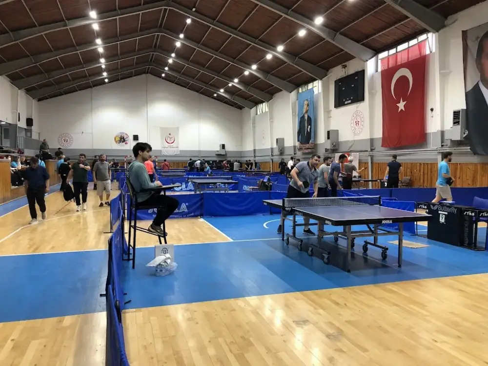 Tozpokaran Kapalı Spor Salonu — Yüzme Havuzları, Güngören · fotoğraf 4