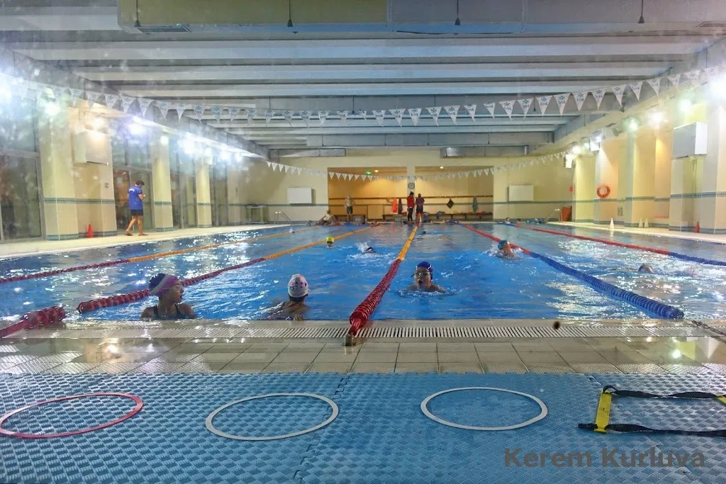 İstek Özel Acıdabem Yüzme Havuzu Tesisleri — Yüzme Havuzları, Kadıköy · fotoğraf 1