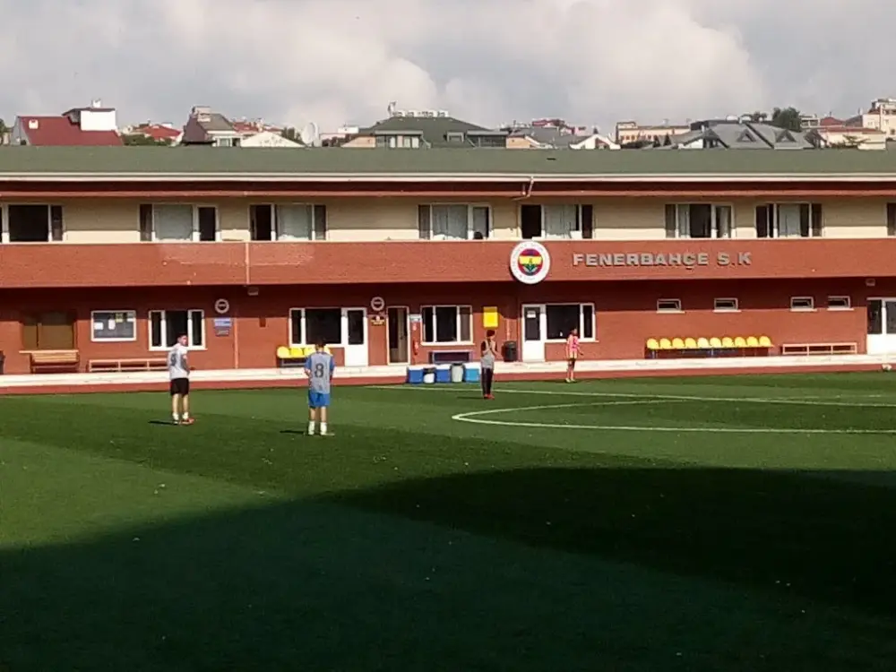 Fenerbahçe Dereağzı Lefter Küçükandonyadis Tesisleri — Yüzme Havuzları, Kadıköy · fotoğraf 2